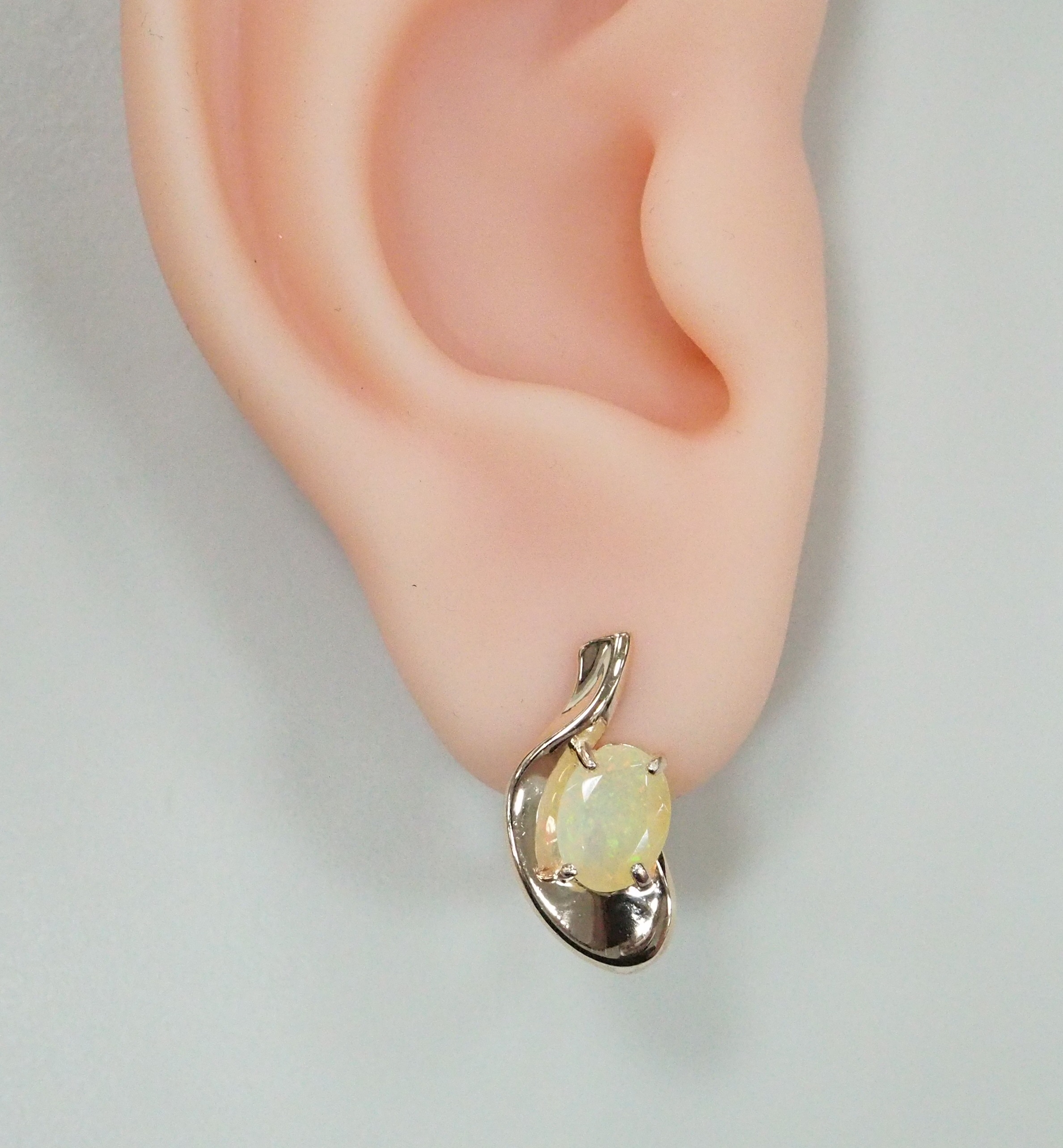 Серебряные серьги с опалами